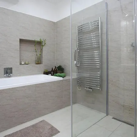 Apartament Base Ideale Per Esplorare